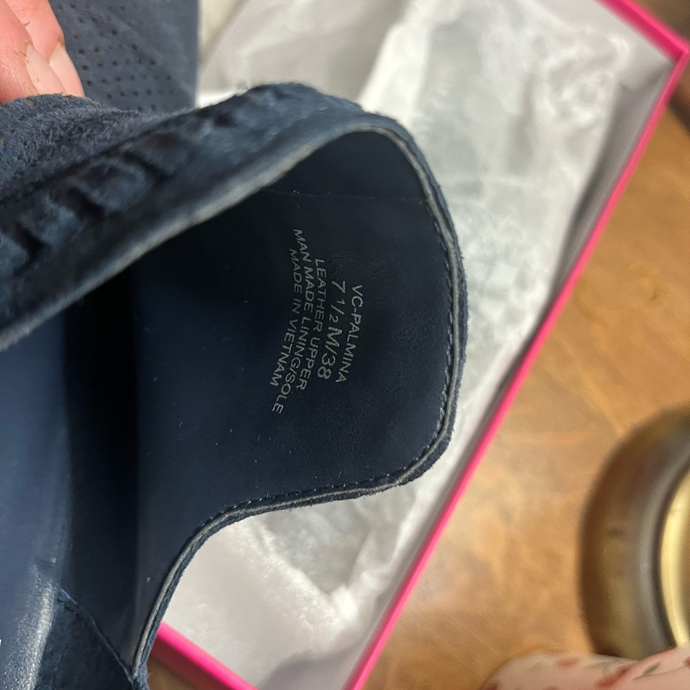 Vince Camuto Luxurious Dark Navy Suede Footwear - Picture 4 of 6